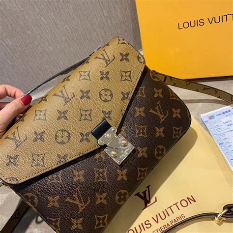 m40780 lv|LV Pochette Metis: Luxury Monogram Handbag .